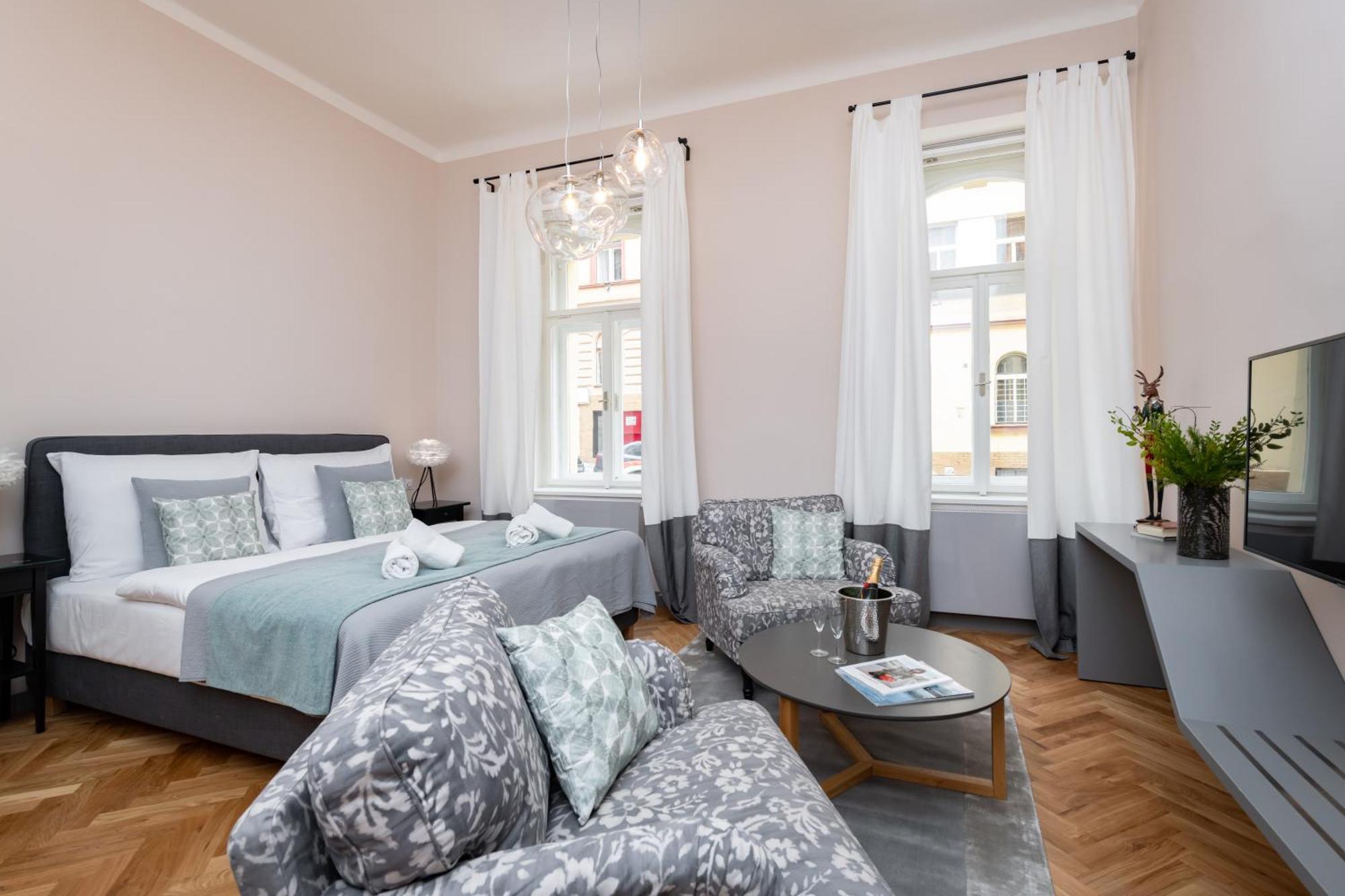 Aparthotel Empirent Garden 4*